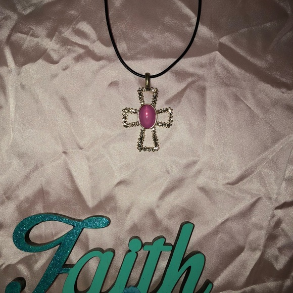 🆕Gold & pink pendant cross on leather necklace - Picture 7 of 8